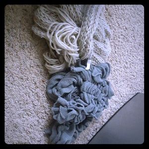 2 scarfs